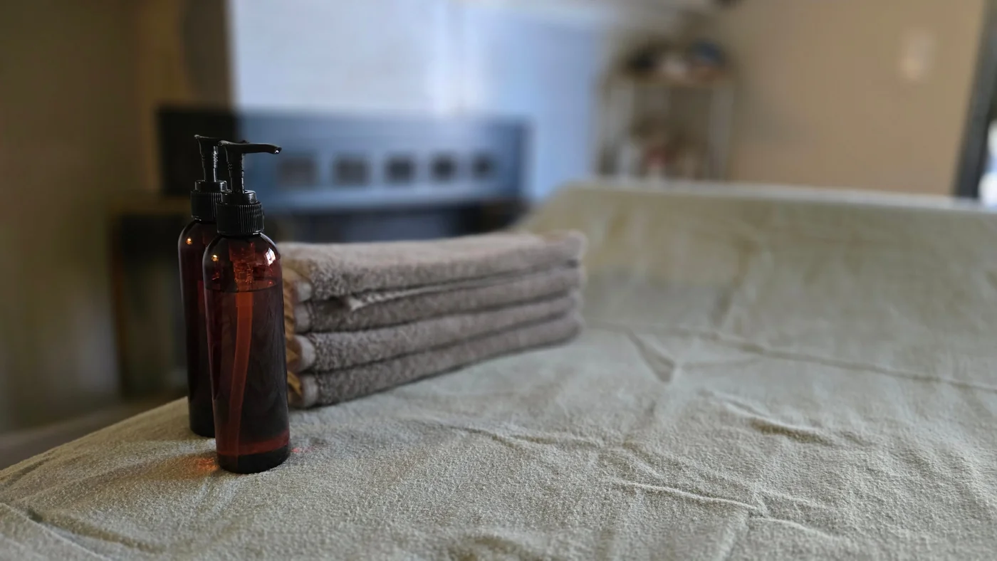 Mobile massage setup, alternate view